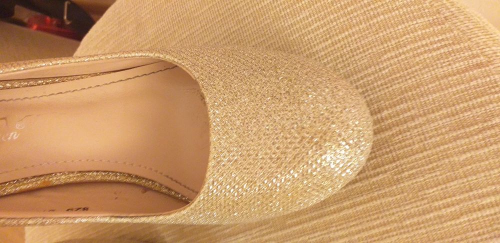 Обувки на висок ток