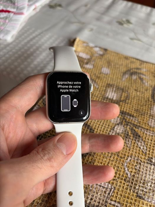 Продам apple watch 5 серии 44 мм, зарядки нет, коробки нет