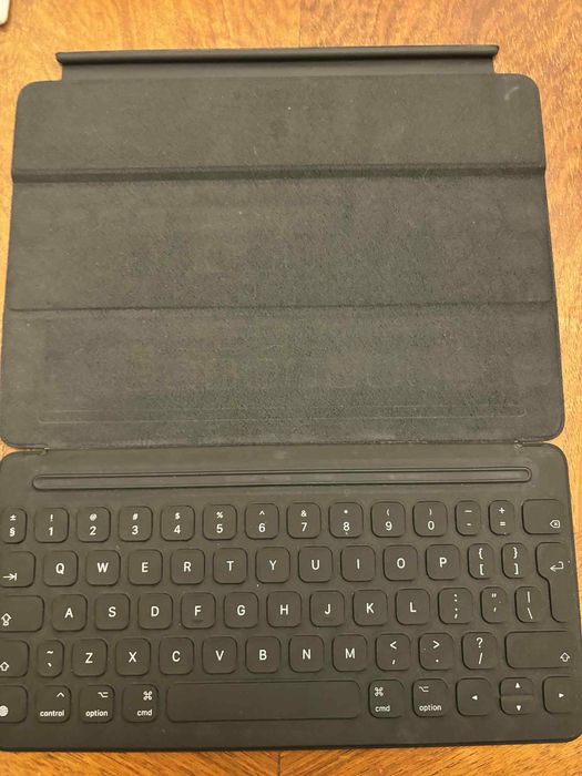 Продавам Ipad 9 th. Generation WiFi 64GB с Apple Pen & Keyboard