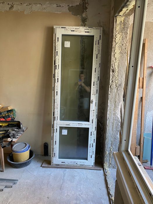 PVC балконска врата REHAU