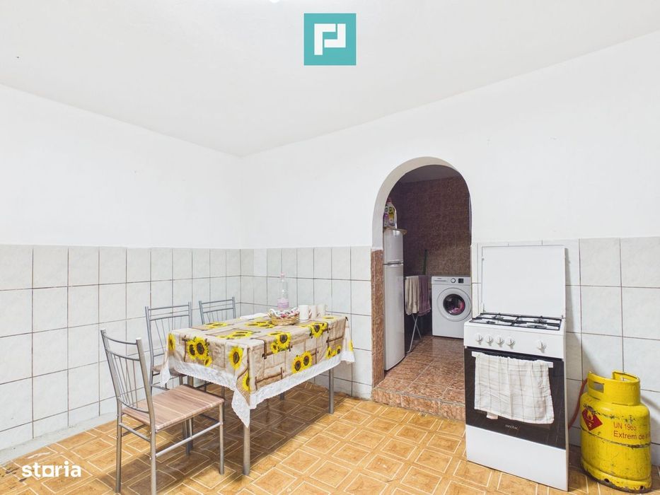 Casă  2 corpuri și 4 camere teren 1440 mp în Macea