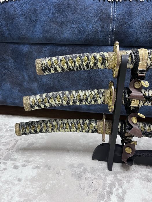 Продам подарочный набор японских мечей продам мечи