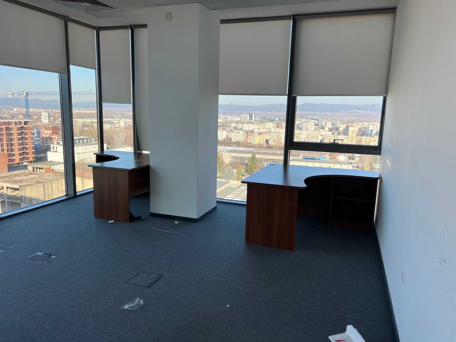 Даваме безплатно офисна мебел