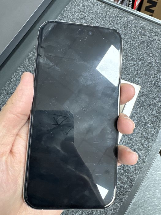 Iphone 15 pro 256gb 89% battare