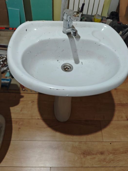 Строительный унитаз (туалет), раковина