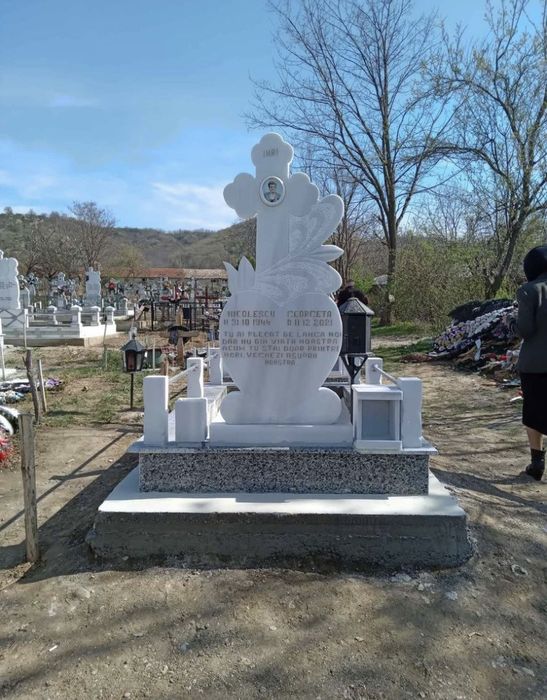 Monumente funerare la comanda clientului
