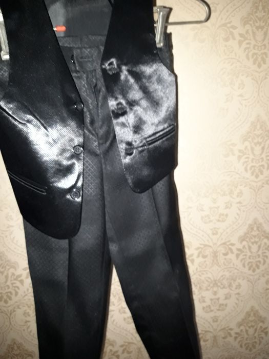 Костюм -тройка для первоклассника