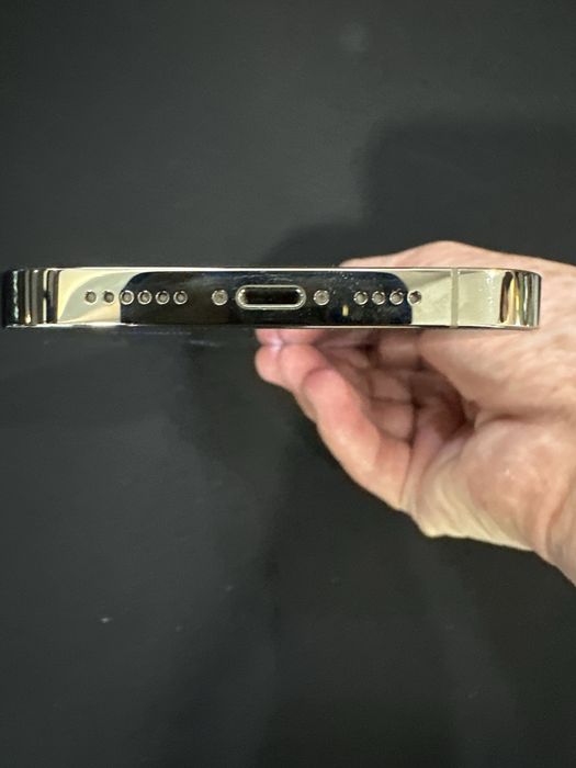 Продаю iphane 14про мах