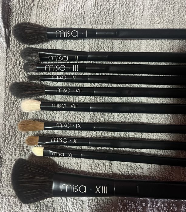 Set pensule profesionale makeup Misa by Iuliana Sandu – 10 bucăți