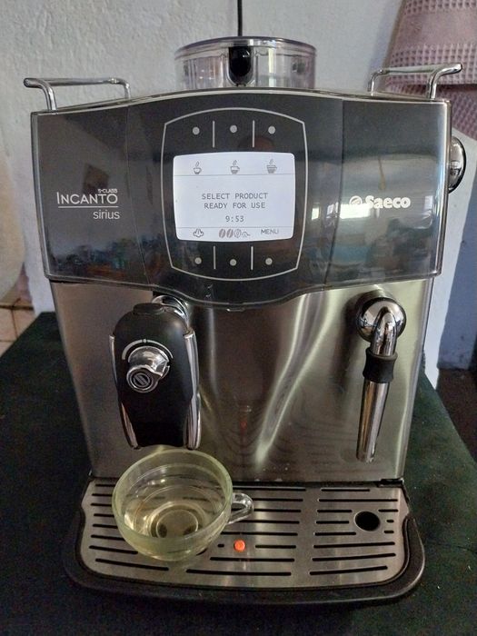 Кафеавтомат Fpilips Работи с кафе на зърна,и мляно кафе