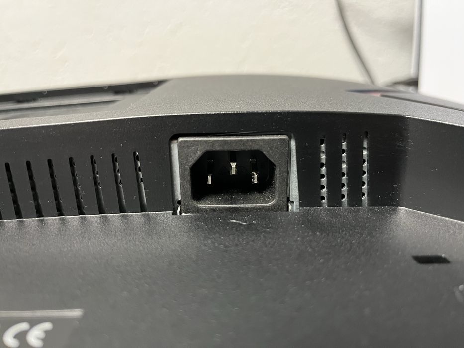 Продавам AOC 27” 240Hz