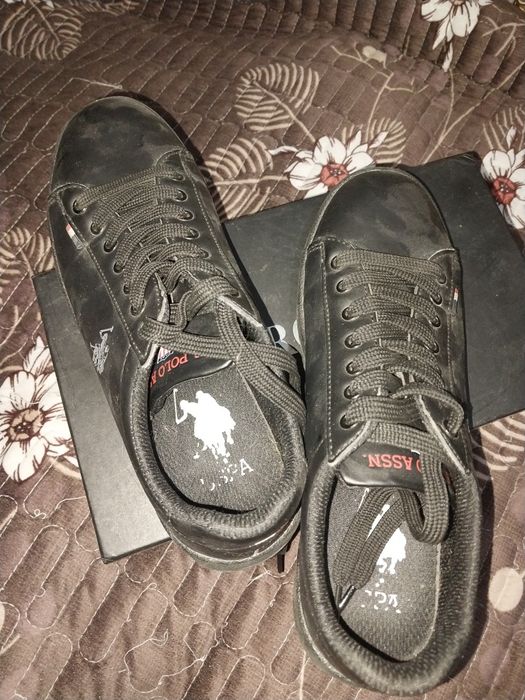 Кроссовки две пары почти новые