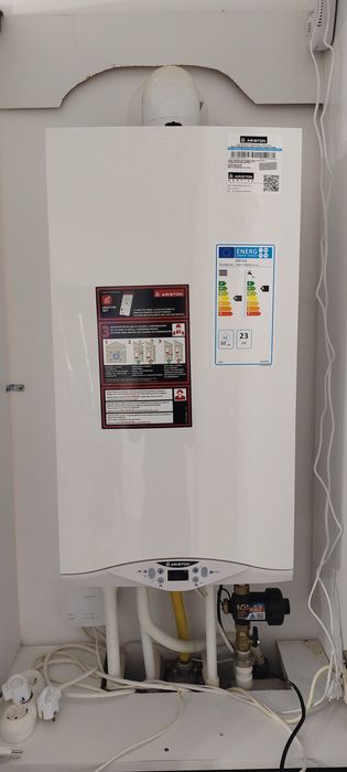 Vând centrala termica pe gaz