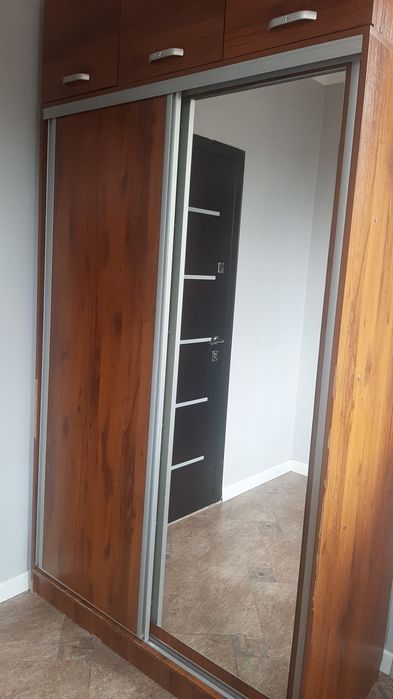 Продам шкаф , люстру,компьютерный стол