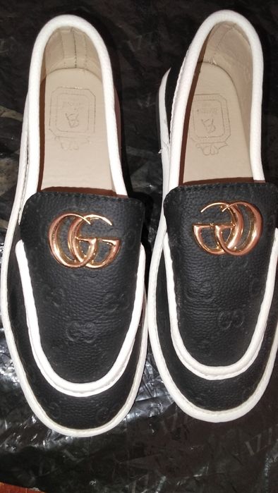 Tufli sotiladi ayol qizlar uchun