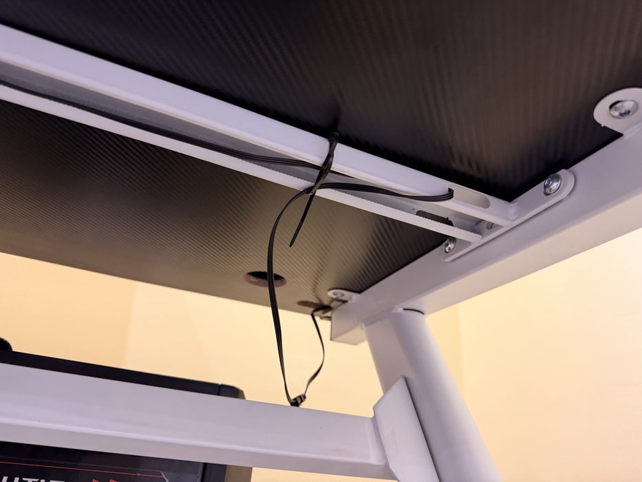 Геймърско бюро с RGB