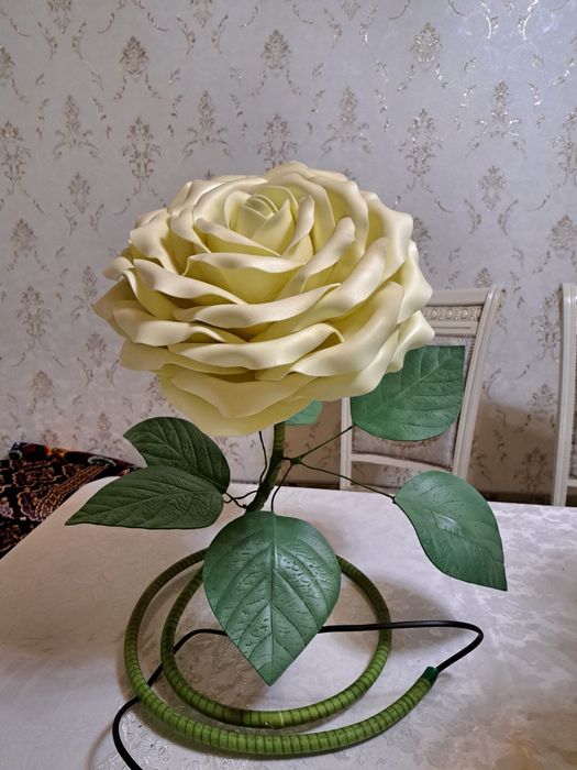 Dekorativni svetilnik gullar