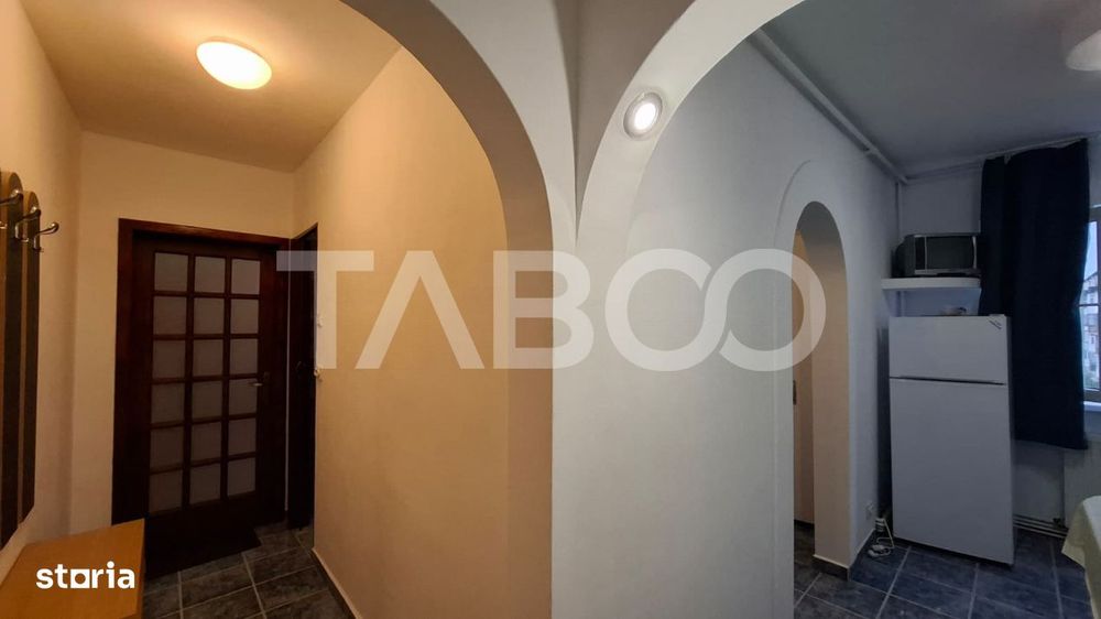 Apartament 3 camere de vanzare semidecomandat 45 mp zona Vasile Aaron — fotografia 3