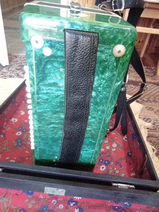 Руски акордеон Берьозка ретро