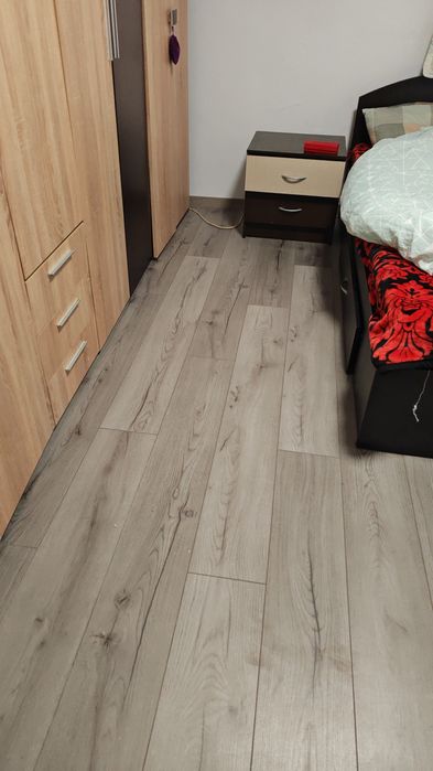 Pat de mijloc dimensiuni 125*200 + 2 noptiere + șifonier