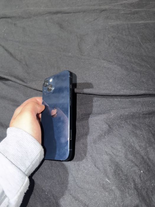 Продавам iphone 13