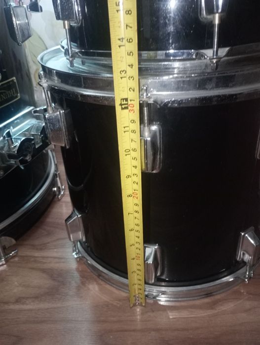 Продавам барабани,каса 20",Том 13" и  стойката му