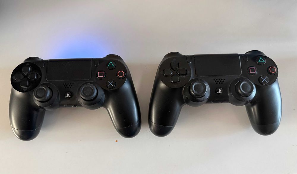 PS4 контролери - джойстици