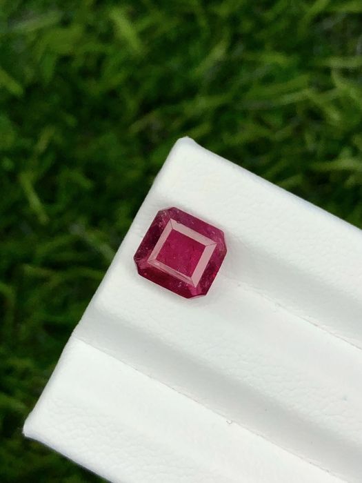 Турмалин Рубелит със сертификат AIG