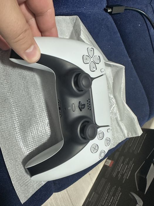 Продам Playstation 5 Pro 2TB с играми 25шт привозной гарантия 1год