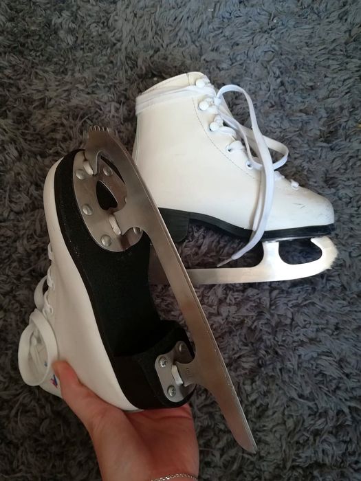 Продам фигурные коньки 29 рр