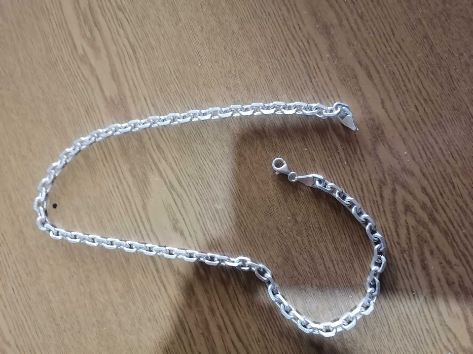 Невероятен  сребърен  ланец