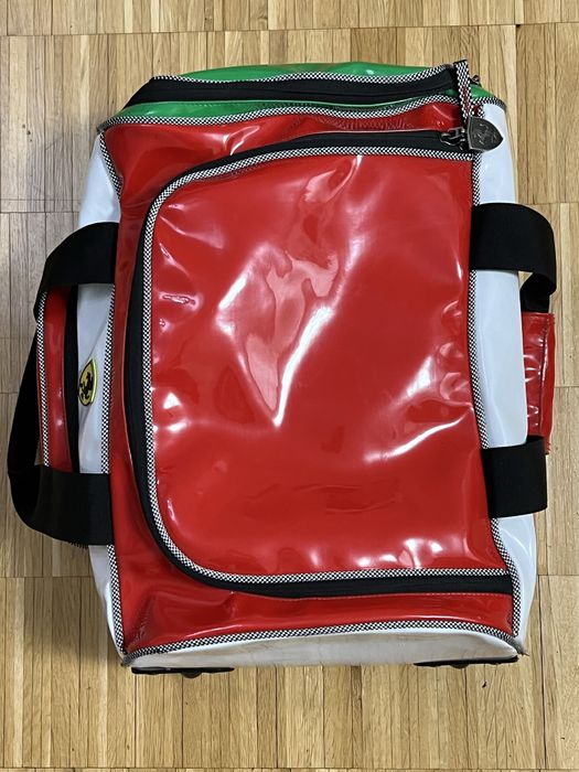 Troler Ferrari cu roșu , alb și verde , voiaj de 47 cm h