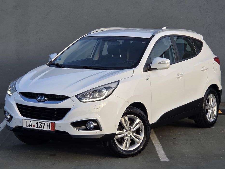 Hyundai IX35 Facelift/ 2.0 GDI / Benzină / 166 Cp / Bixenon / Led / Cameră / Navi/ Park Assist / Banchete Încalzite/ Cârlig / Manuală 6+1 / Alb / 2015