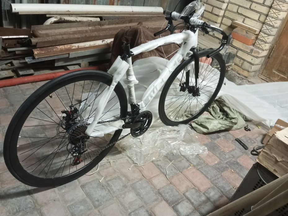 Продам велик новый чёрно-белый