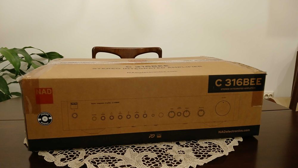 Продавам стерео усилвател NAD C316 BEE V2 PHONO /пълен комплект/