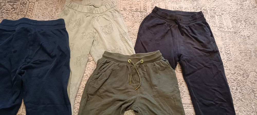 Четири чифта панталони за 10-12 години. 146 и 152 см височина. Марка H