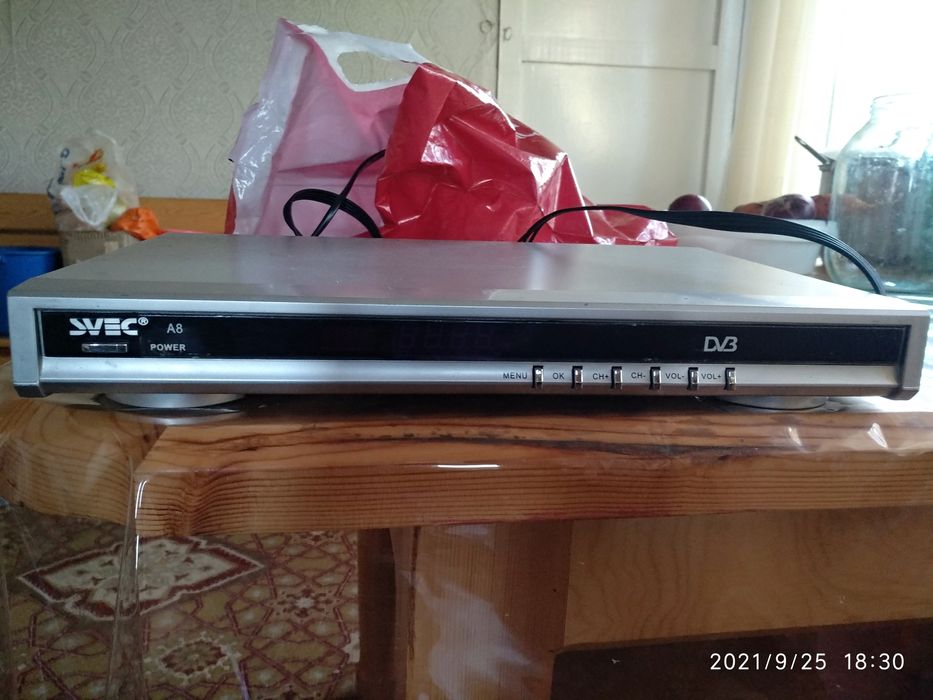 Продам  детские автокресло и тюнер