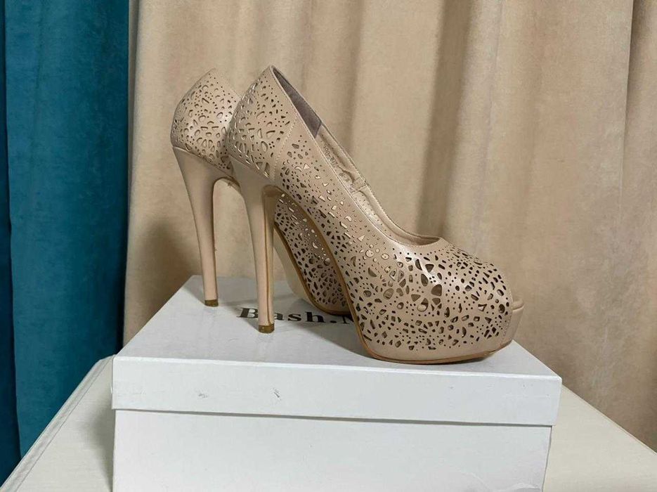 Продам женские туфли.