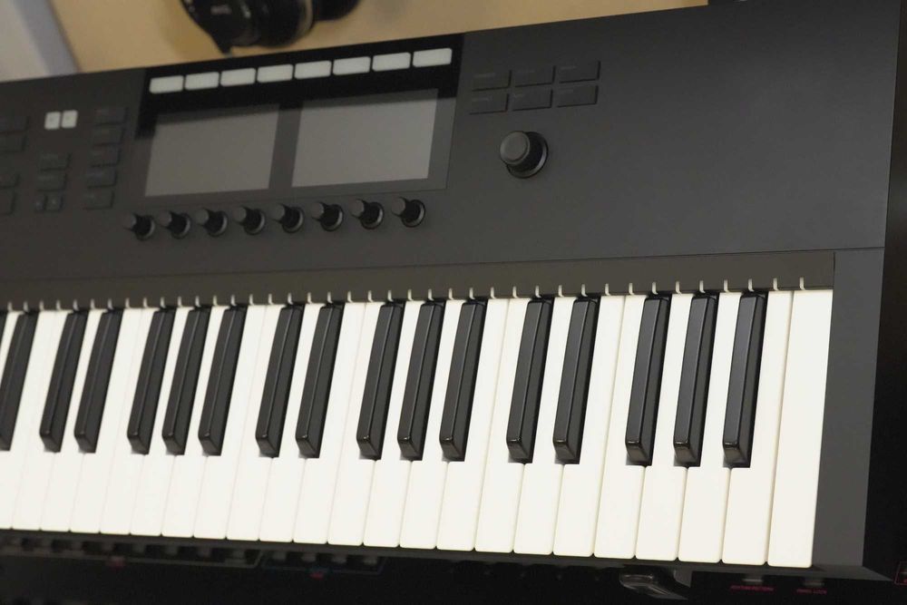 Komplete Kontrol S49 MK2 + Decksaver