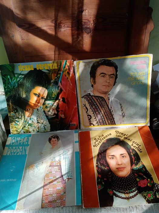 17 bucăți discuri de vinil din perioada comunistă