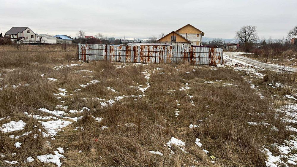 Vînd teten în izvoare str.înfrățirii nr.23 aproape de oraș 400mp desch