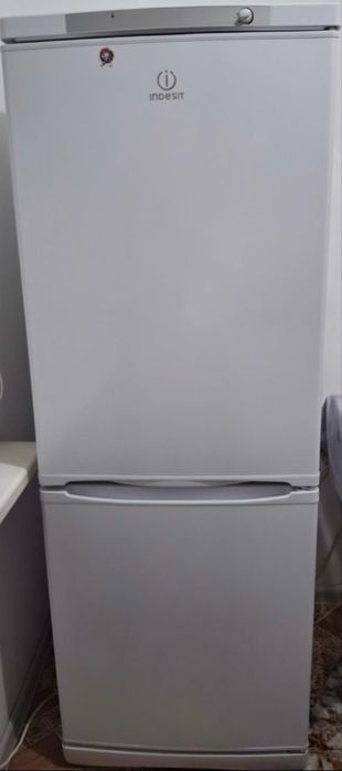 Продам Холодильник INDESIT