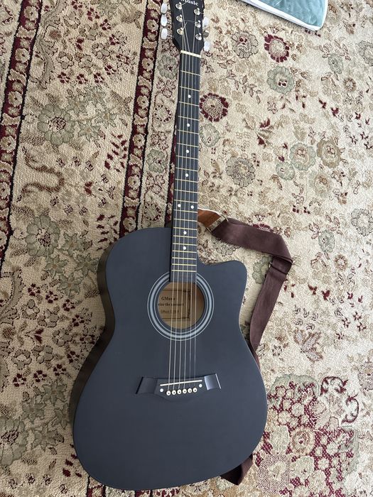 Срочна продается гитара акустика!!!