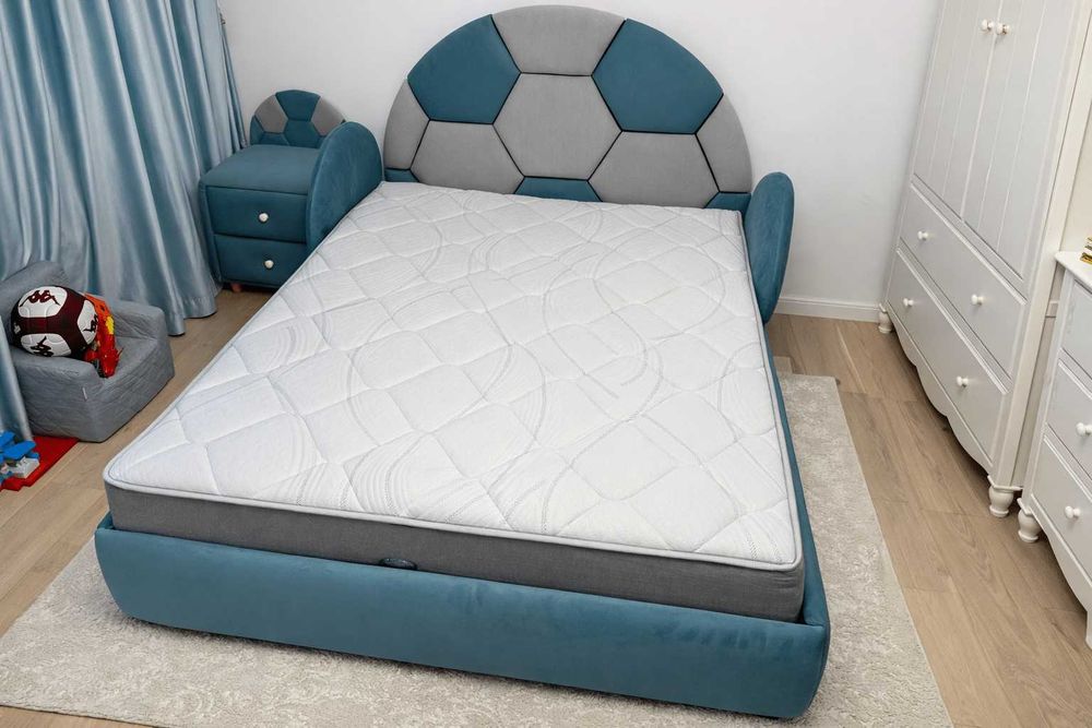 pat copii tapitat minge fotbal