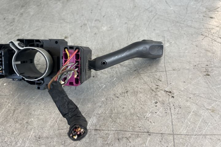 Maneta semnalizare 8LO953513G / 8LO 953 513 G Volkswagen VW Golf a 4-