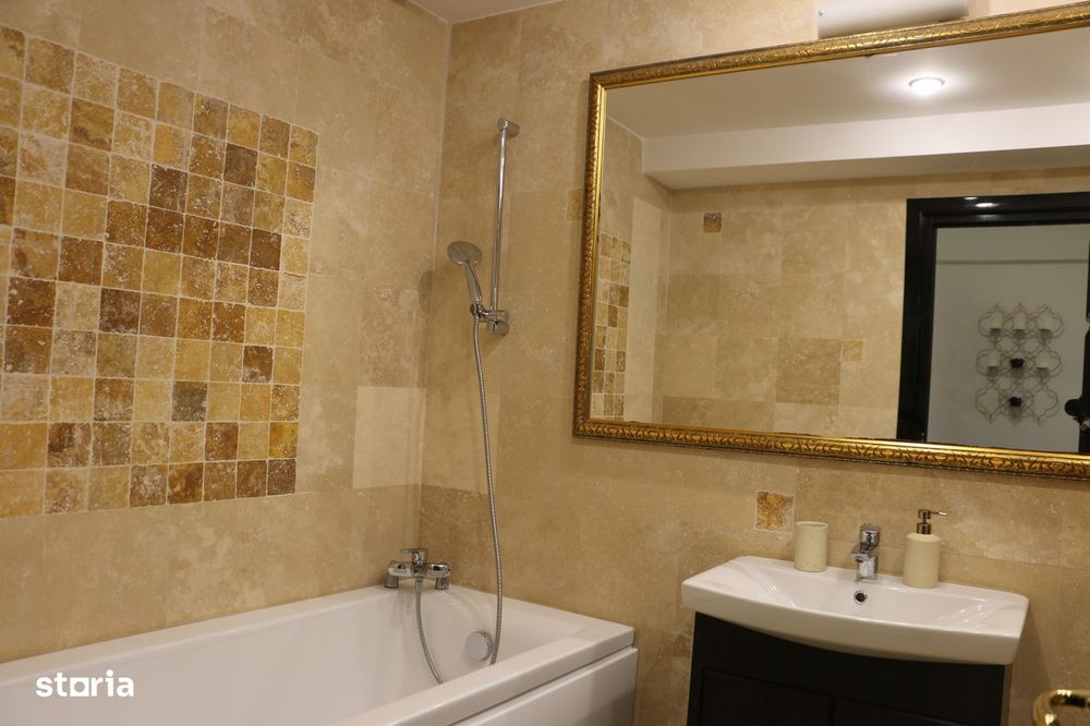 Proprietar, inchiriez apartament cu trei camere in Exclusive Residence