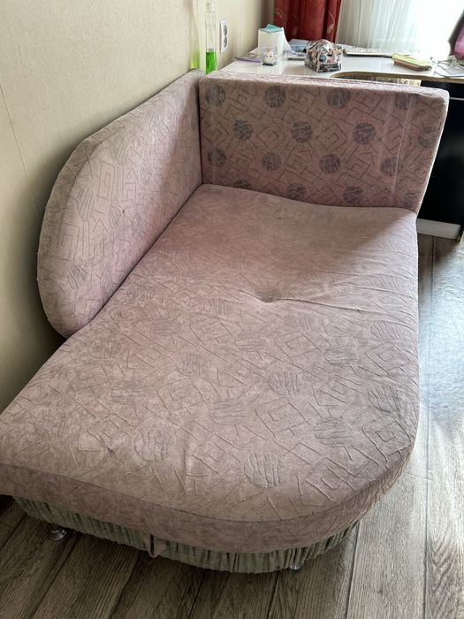 Продам два дивана бу маленький и средний
