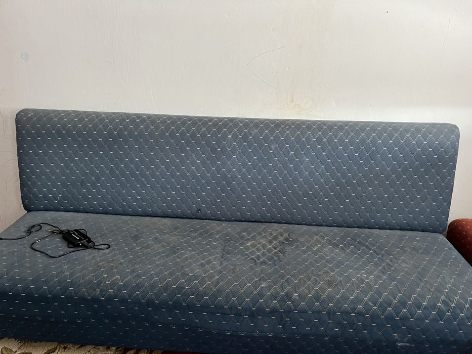 Диван для дома.