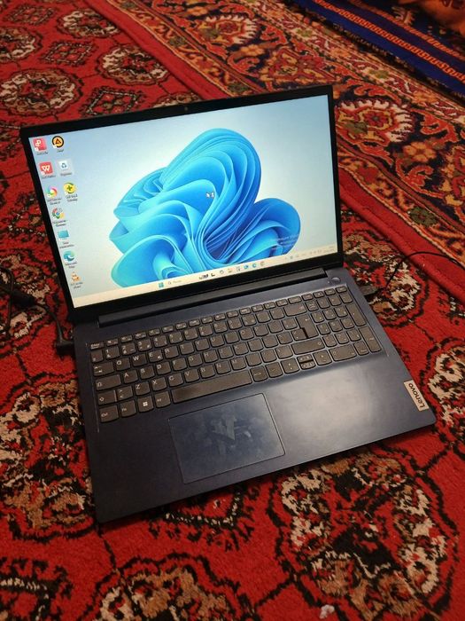 Noutbook Lenovo sotiladi