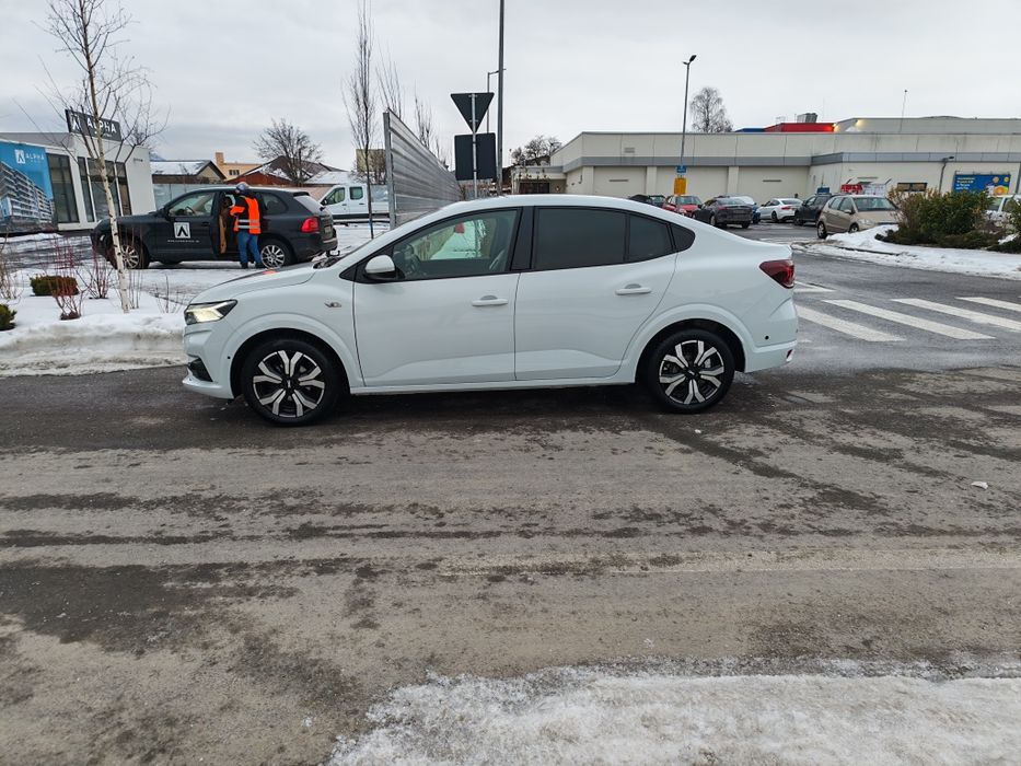 Vând Dacia Logan 2024